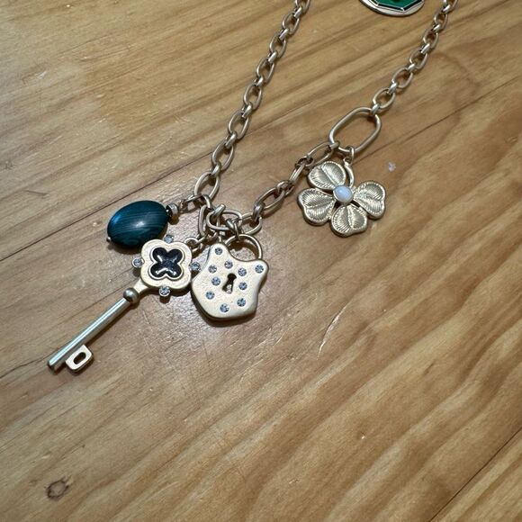 NWT CHICO'S Green/Gold Multi-Pendant Necklace Bee Key Lock Flower - Picture 3 of 10